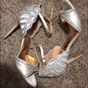 Like new Badgley Mischka pumps
